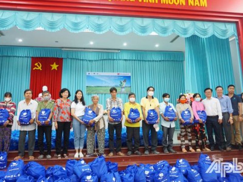 Tỉnh Hội Tiền Giang: Trao 500 phần quà cho hộ nghèo, người khuyết tật nặng tại huyện Tân Phước
