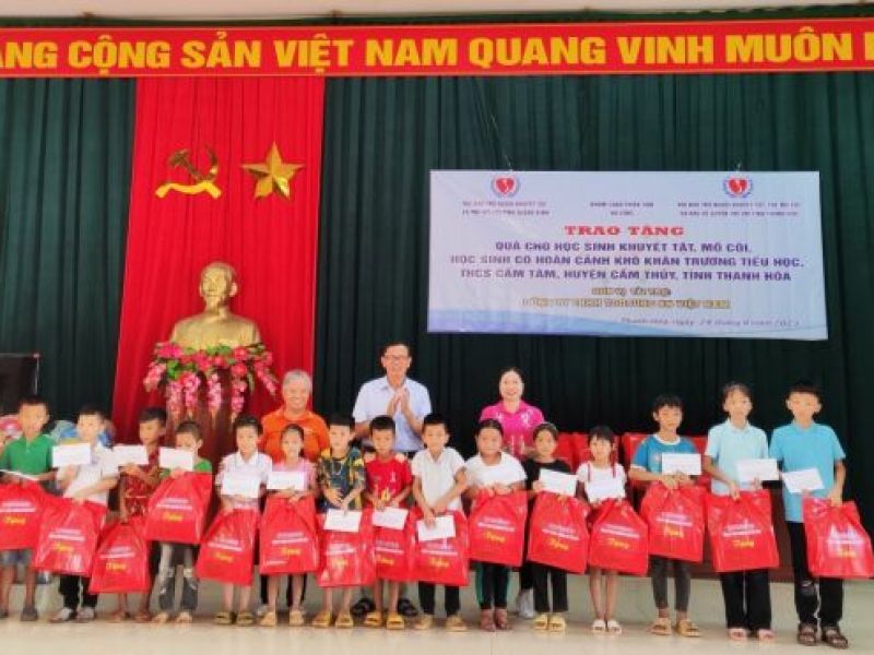 Tỉnh Hội Quảng Ninh: Trao 37 suất quà cho học sinh khuyết tật, mồ côi, hoàn cảnh khó khăn