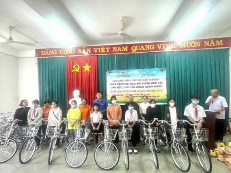 Tỉnh Hội Tây Ninh: Tiếp sức đến trường học sinh có hoàn cảnh đặc biệt và rao tặng xe lăn, xe lắc cho người khuyết tật