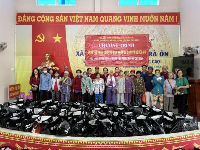 Tỉnh Hội Vĩnh Long: Tặng 150 phần quà cho nạn nhân da cam và người mù trên địa bàn huyện Trà Ôn