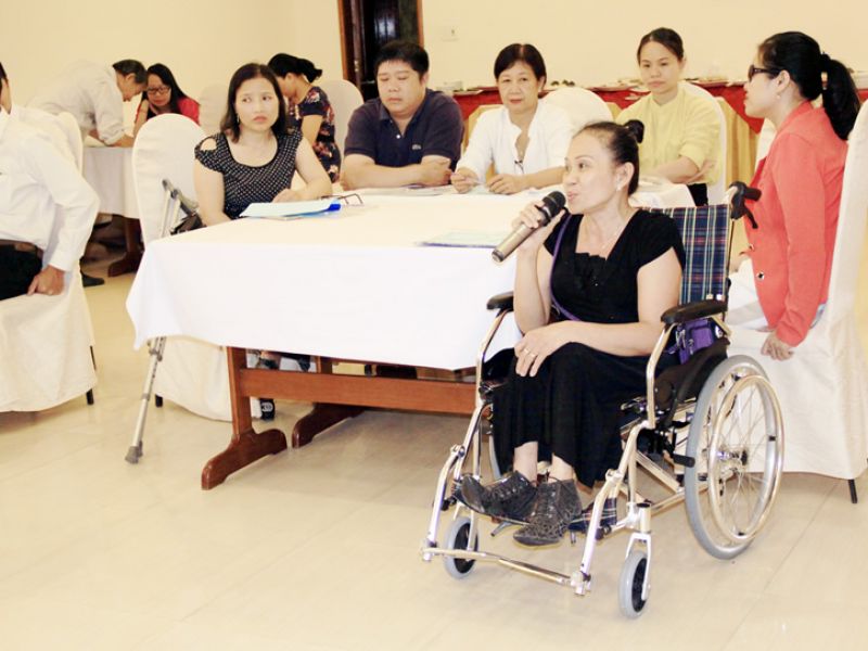 Hỗ trợ người khuyết tật có sử dụng dụng cụ trợ giúp