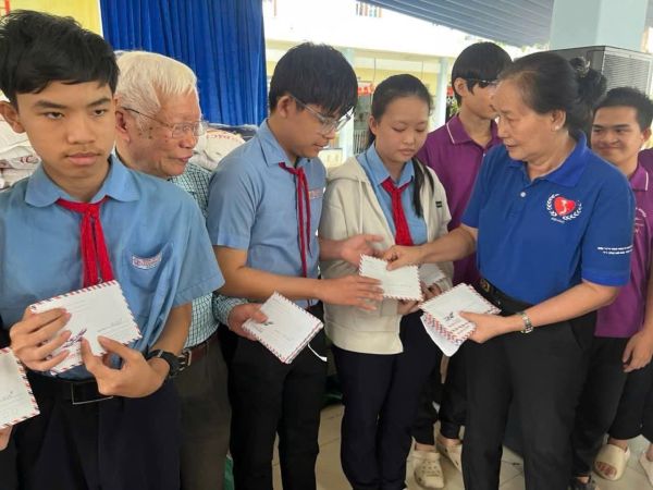 Trung ương Hội trao tại Đà Nẵng 1